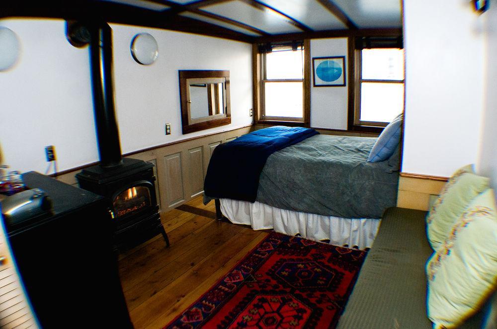 Bed and Breakfast The Covington Houseboat Saint Paul Zewnętrze zdjęcie