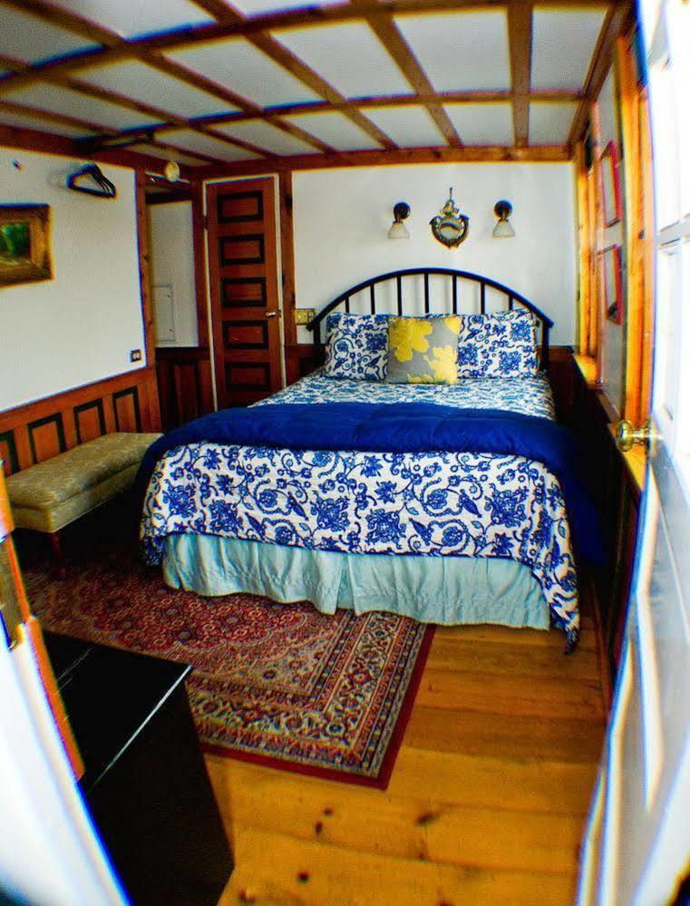 Bed and Breakfast The Covington Houseboat Saint Paul Zewnętrze zdjęcie